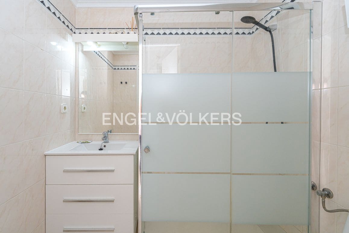 Apartamento de 2 habitaciones en Benidorm en venta con piscina garaje - 460.000 € (Ref: 9309075)