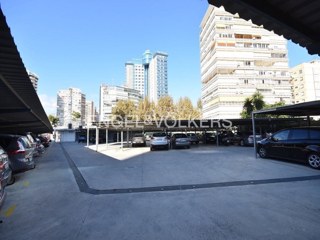 Apartamento de 2 habitaciones en Benidorm en venta con piscina garaje - 460.000 € (Ref: 9309075)