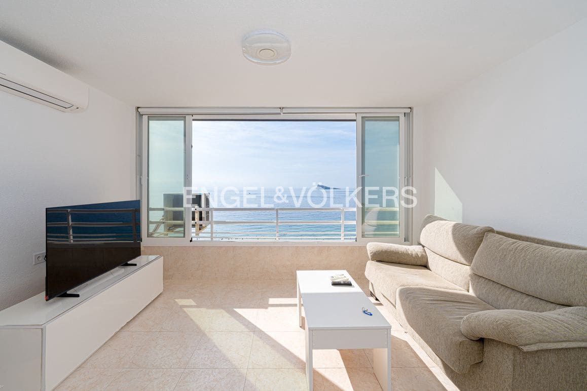 Apartamento de 2 habitaciones en Benidorm en venta con piscina garaje - 460.000 € (Ref: 9309075)