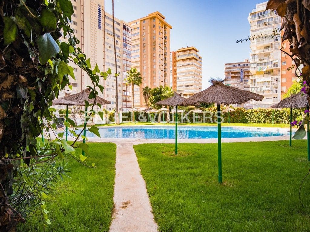 Apartamento de 2 habitaciones en Benidorm en venta con piscina garaje - 460.000 € (Ref: 9309075)
