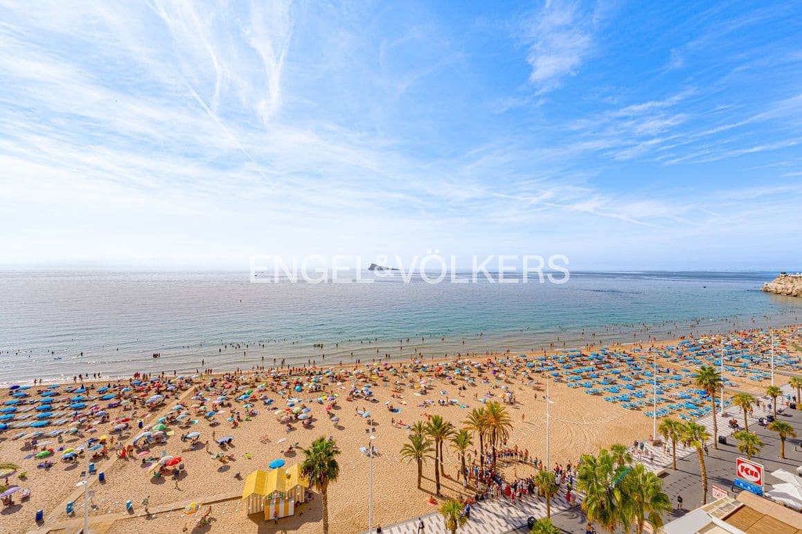 Apartamento de 2 habitaciones en Benidorm en venta con piscina garaje - 460.000 € (Ref: 9309075)