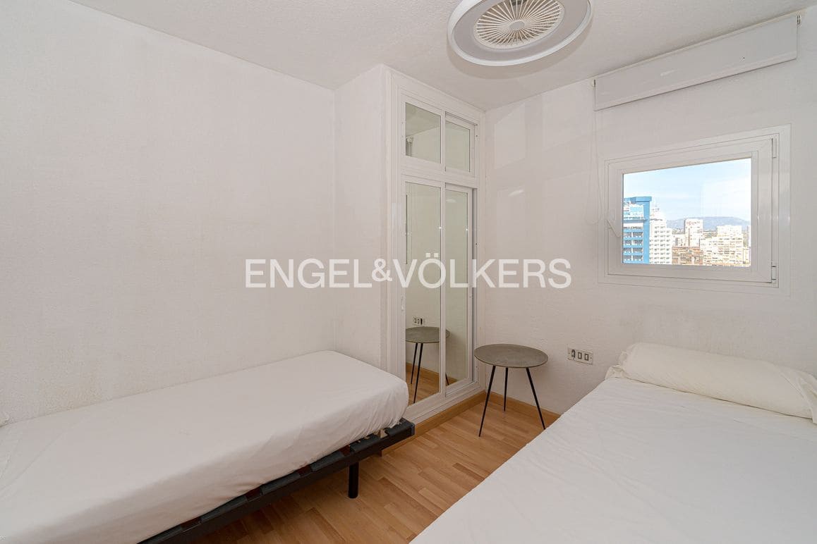 3 bedroom Apartment for sale in Benidorm with pool garage - € 650,000 (Ref: 9309076)