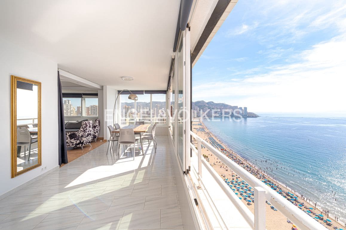 3 bedroom Apartment for sale in Benidorm with pool garage - € 650,000 (Ref: 9309076)