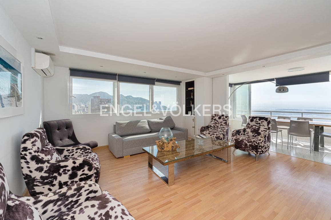 3 bedroom Apartment for sale in Benidorm with pool garage - € 650,000 (Ref: 9309076)