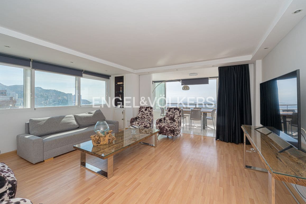 3 bedroom Apartment for sale in Benidorm with pool garage - € 650,000 (Ref: 9309076)