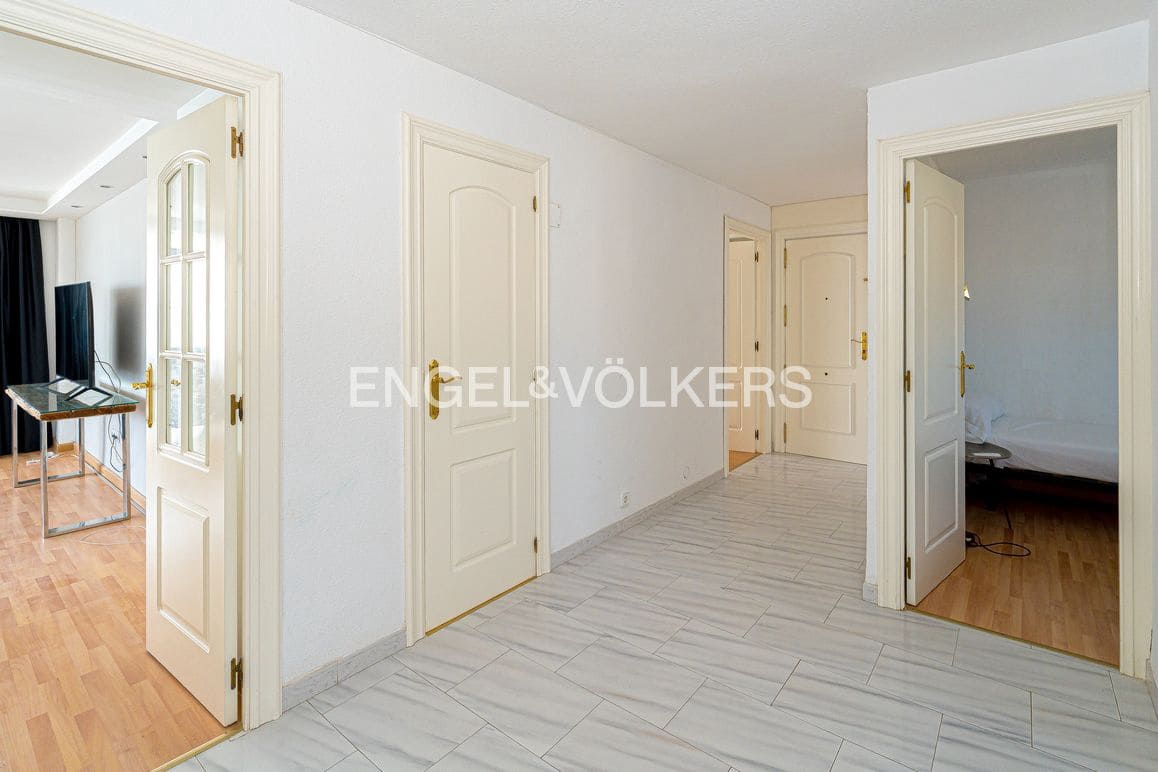 3 bedroom Apartment for sale in Benidorm with pool garage - € 650,000 (Ref: 9309076)