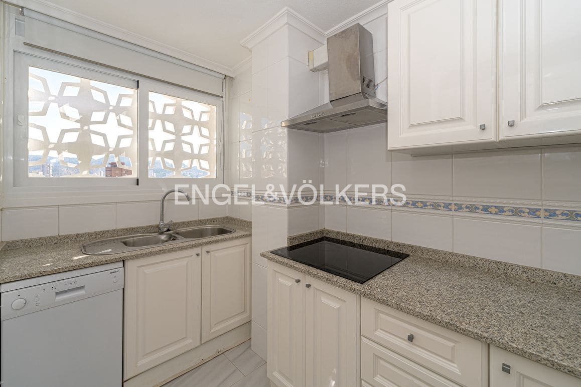 3 bedroom Apartment for sale in Benidorm with pool garage - € 650,000 (Ref: 9309076)