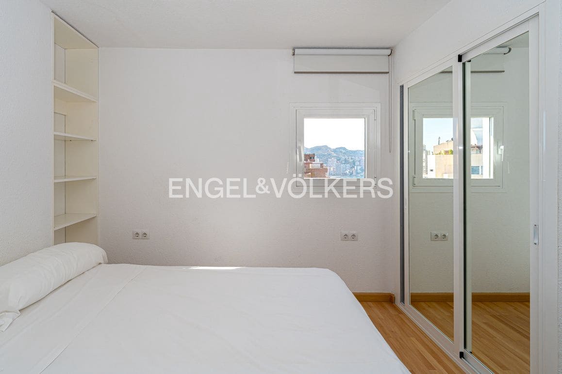 3 bedroom Apartment for sale in Benidorm with pool garage - € 650,000 (Ref: 9309076)