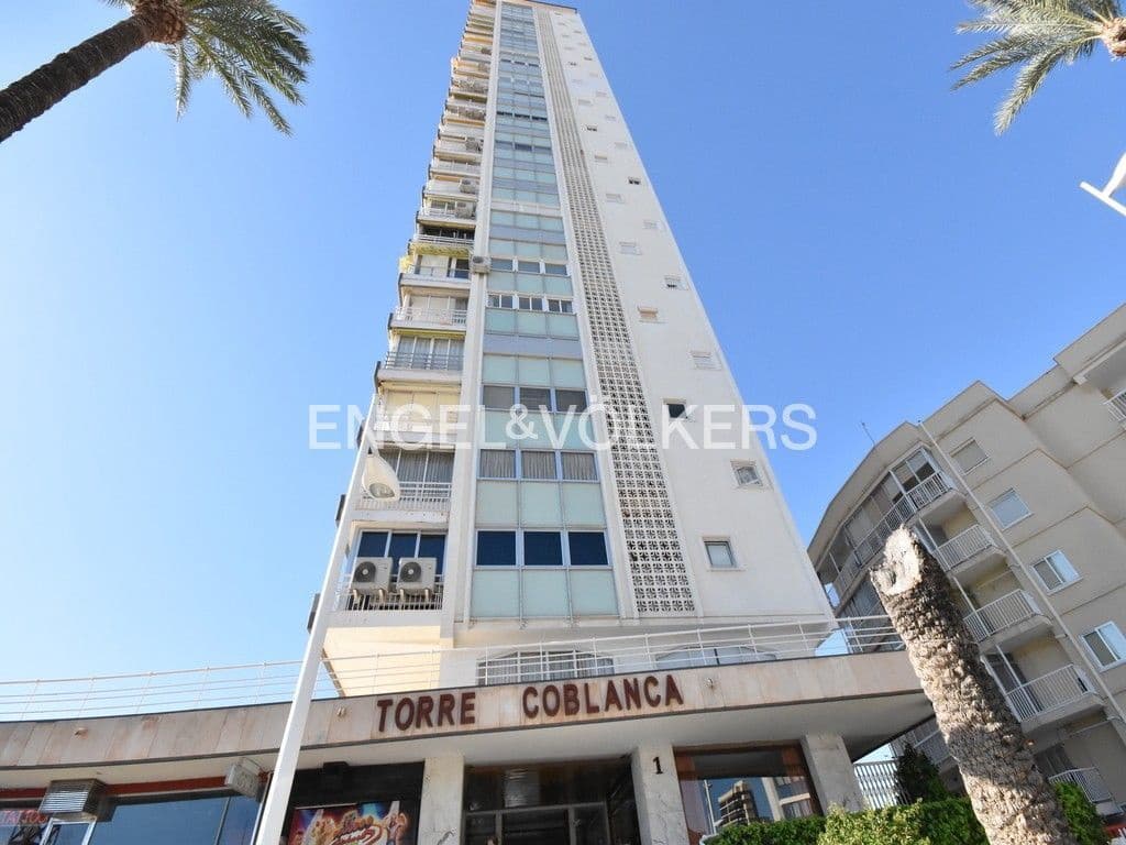 3 bedroom Apartment for sale in Benidorm with pool garage - € 650,000 (Ref: 9309076)