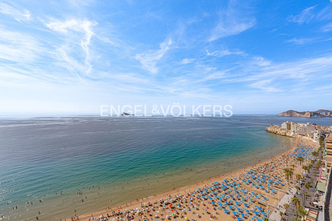 3 bedroom Apartment for sale in Benidorm with pool garage - € 650,000 (Ref: 9309076)