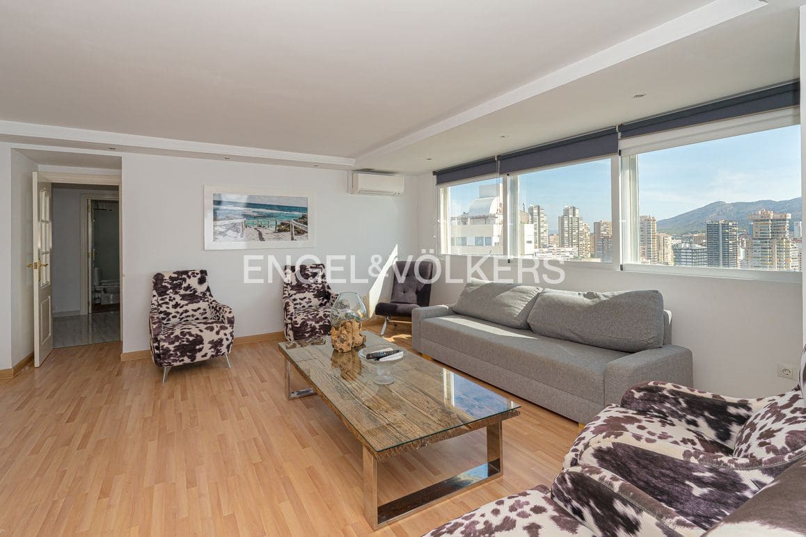 3 bedroom Apartment for sale in Benidorm with pool garage - € 650,000 (Ref: 9309076)