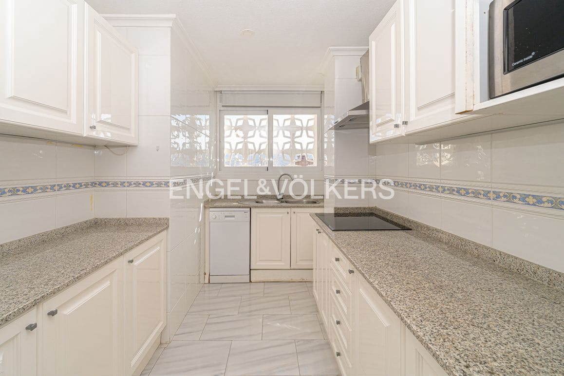 3 bedroom Apartment for sale in Benidorm with pool garage - € 650,000 (Ref: 9309076)