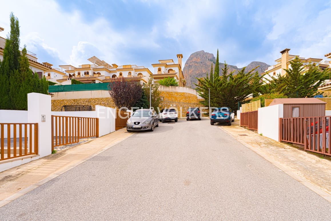 4 soverom Rekkehus til salgs i Polop med svømmebasseng garasje - € 450 000 (Ref: 9329592)