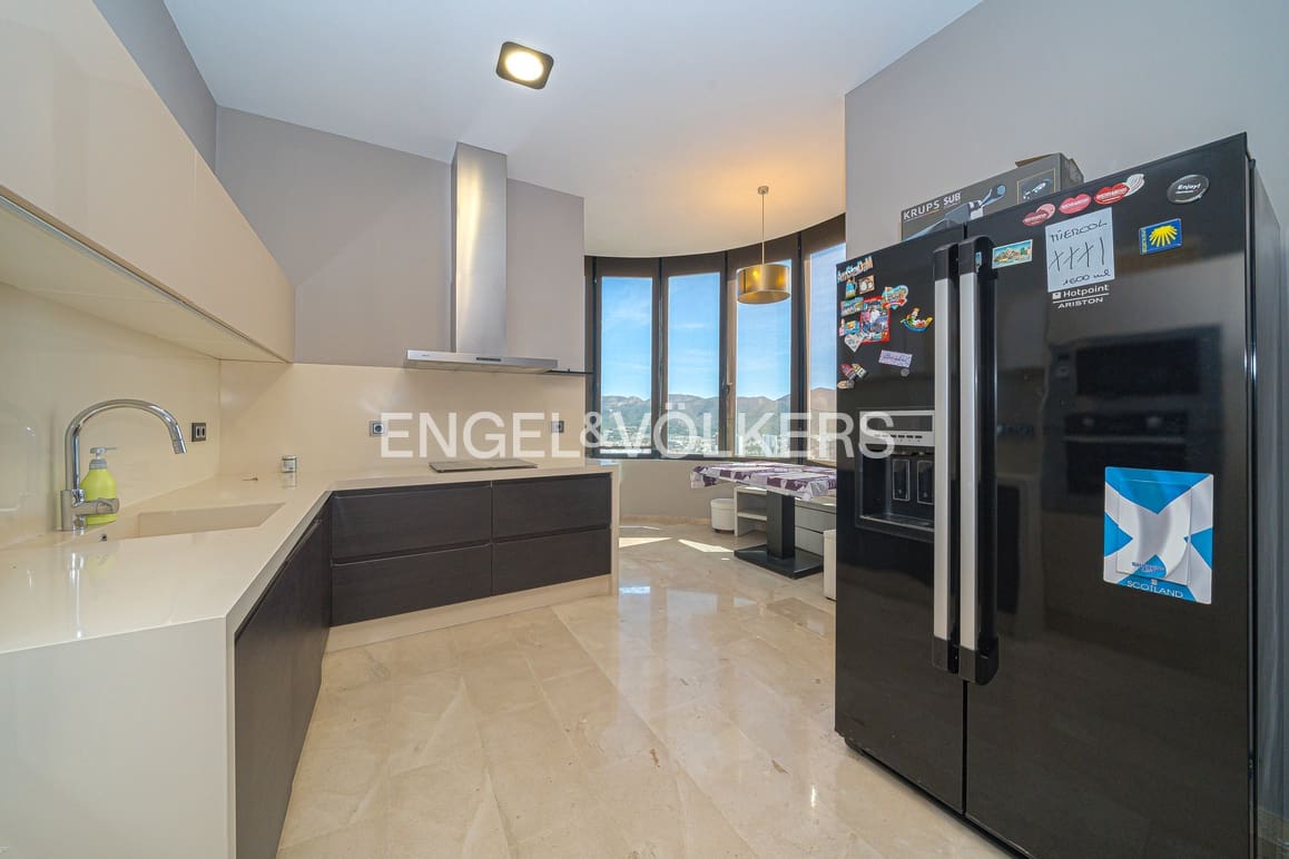 3 soverom Leilighet til salgs i Benidorm med svømmebasseng garasje - € 790 000 (Ref: 9357652)