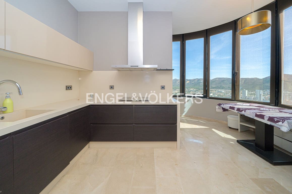 3 soverom Leilighet til salgs i Benidorm med svømmebasseng garasje - € 790 000 (Ref: 9357652)