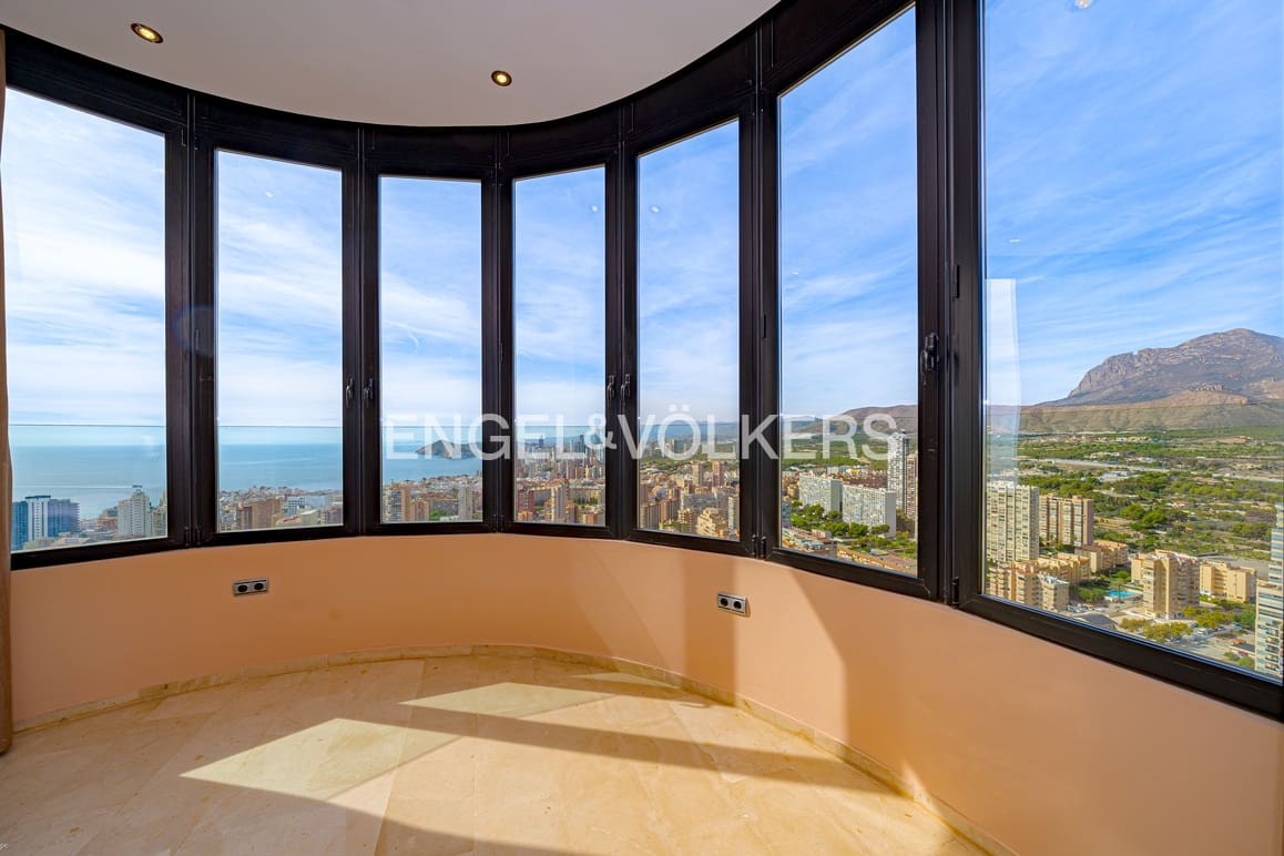 3 soverom Leilighet til salgs i Benidorm med svømmebasseng garasje - € 790 000 (Ref: 9357652)