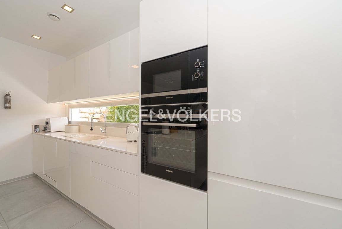 3 bedroom Villa for sale in Finestrat with pool garage - € 950,000 (Ref: 9357653)