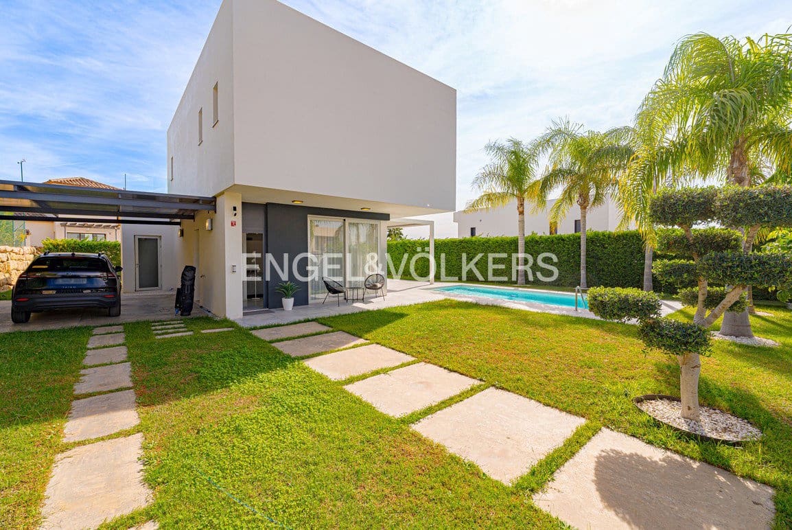 3 bedroom Villa for sale in Finestrat with pool garage - € 950,000 (Ref: 9357653)
