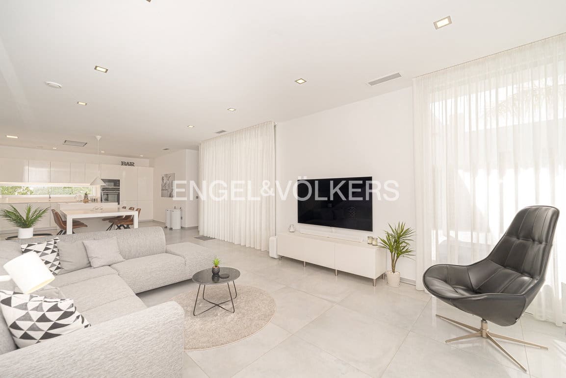 3 bedroom Villa for sale in Finestrat with pool garage - € 950,000 (Ref: 9357653)