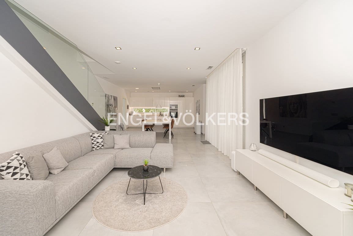 3 bedroom Villa for sale in Finestrat with pool garage - € 950,000 (Ref: 9357653)