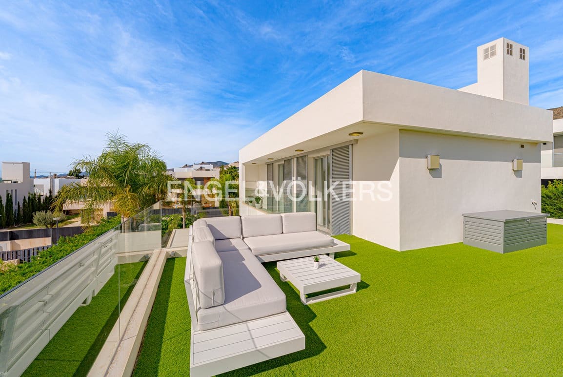 3 bedroom Villa for sale in Finestrat with pool garage - € 950,000 (Ref: 9357653)