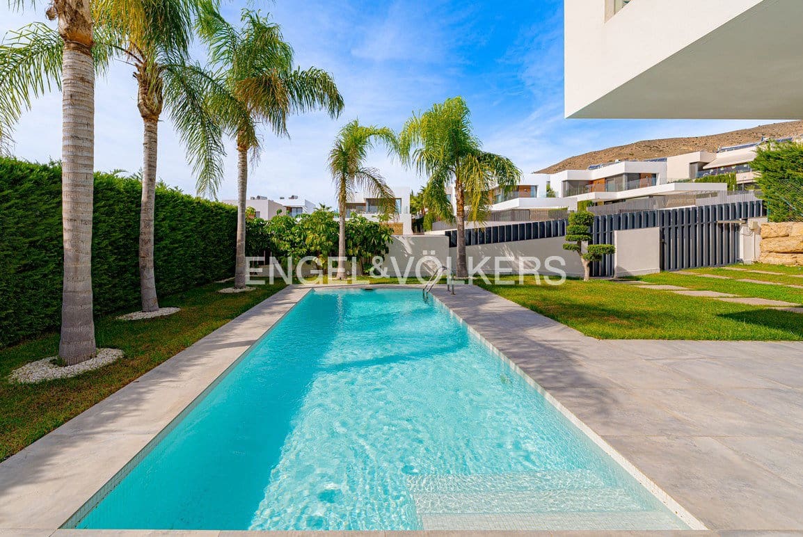 3 bedroom Villa for sale in Finestrat with pool garage - € 950,000 (Ref: 9357653)