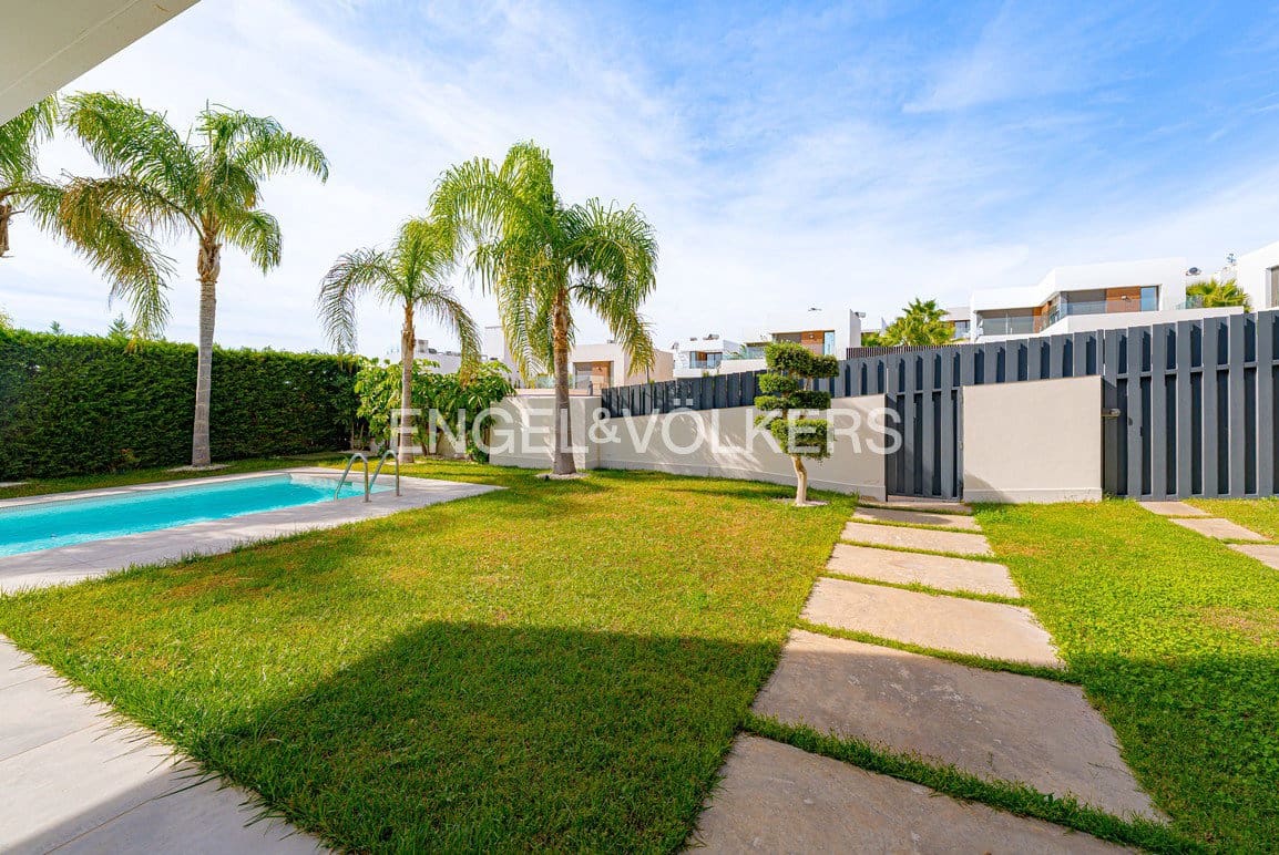 3 bedroom Villa for sale in Finestrat with pool garage - € 950,000 (Ref: 9357653)