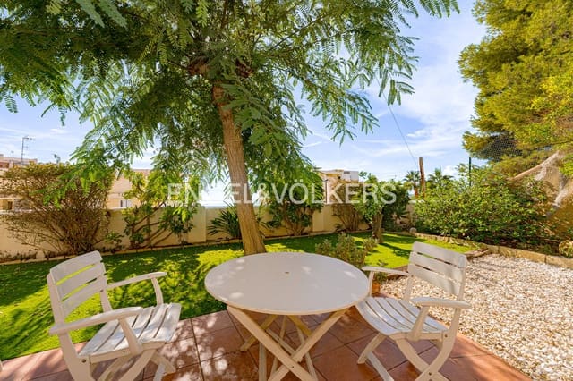 3 bedroom Villa for sale in Centro Urbano, La Villajoyosa / Vila Joiosa with pool garage - € 470,000 (Ref: 9363043)