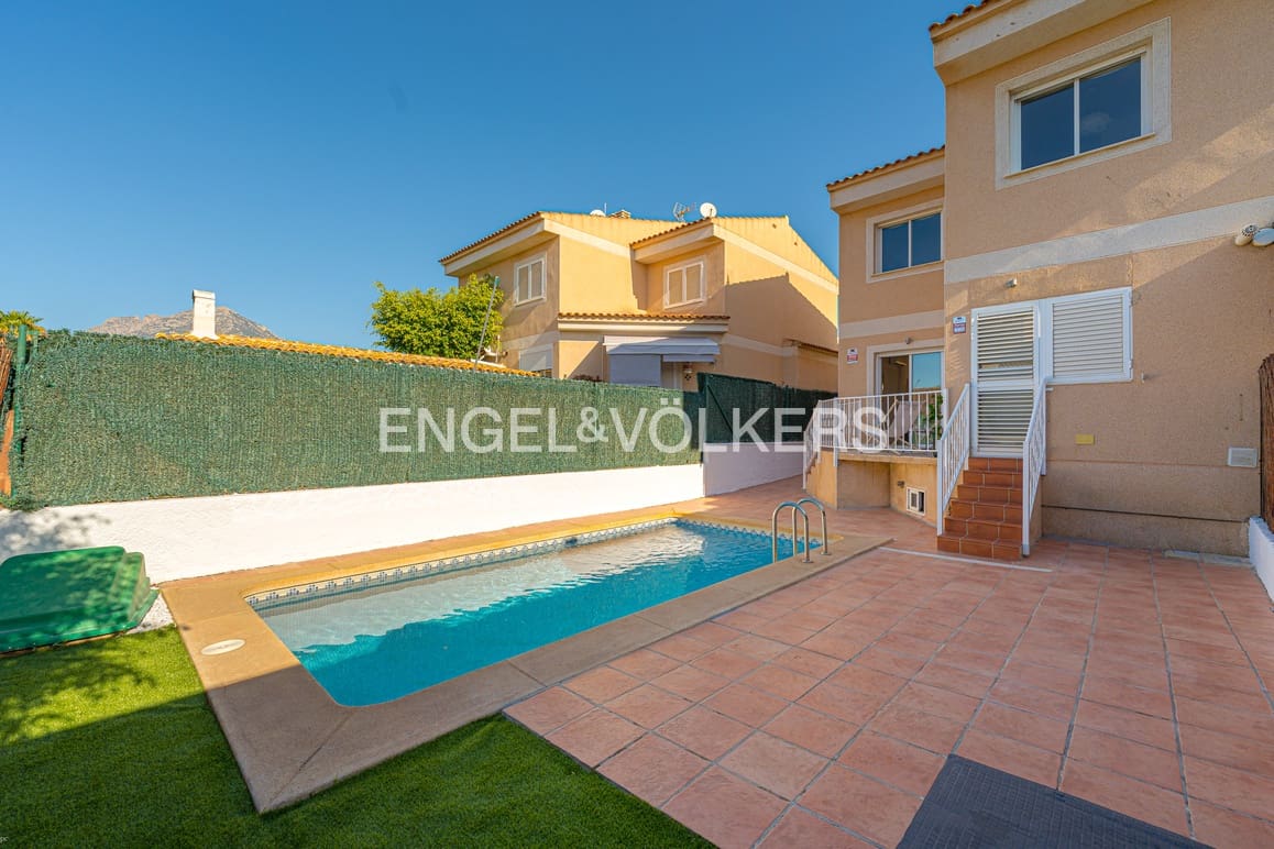 3 soverom Hus til salgs i La Nucia med svømmebasseng garasje - € 339 000 (Ref: 9368961)