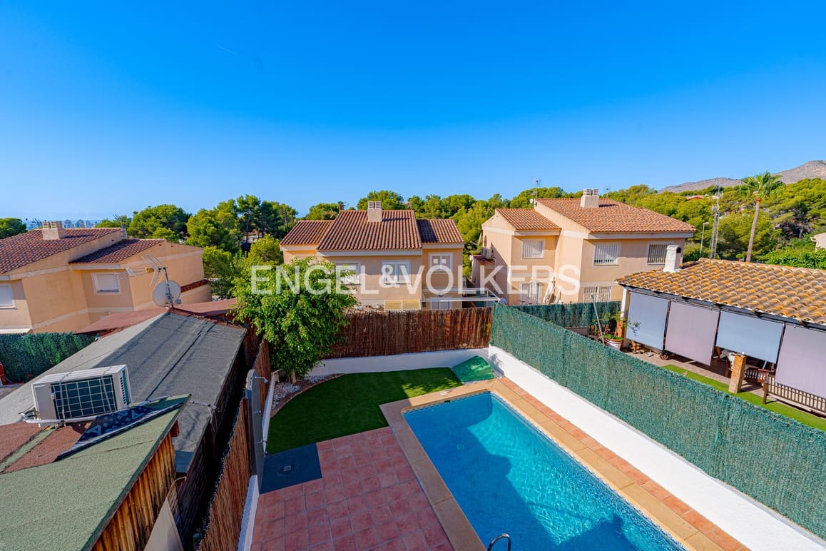 3 soverom Hus til salgs i La Nucia med svømmebasseng garasje - € 339 000 (Ref: 9368961)