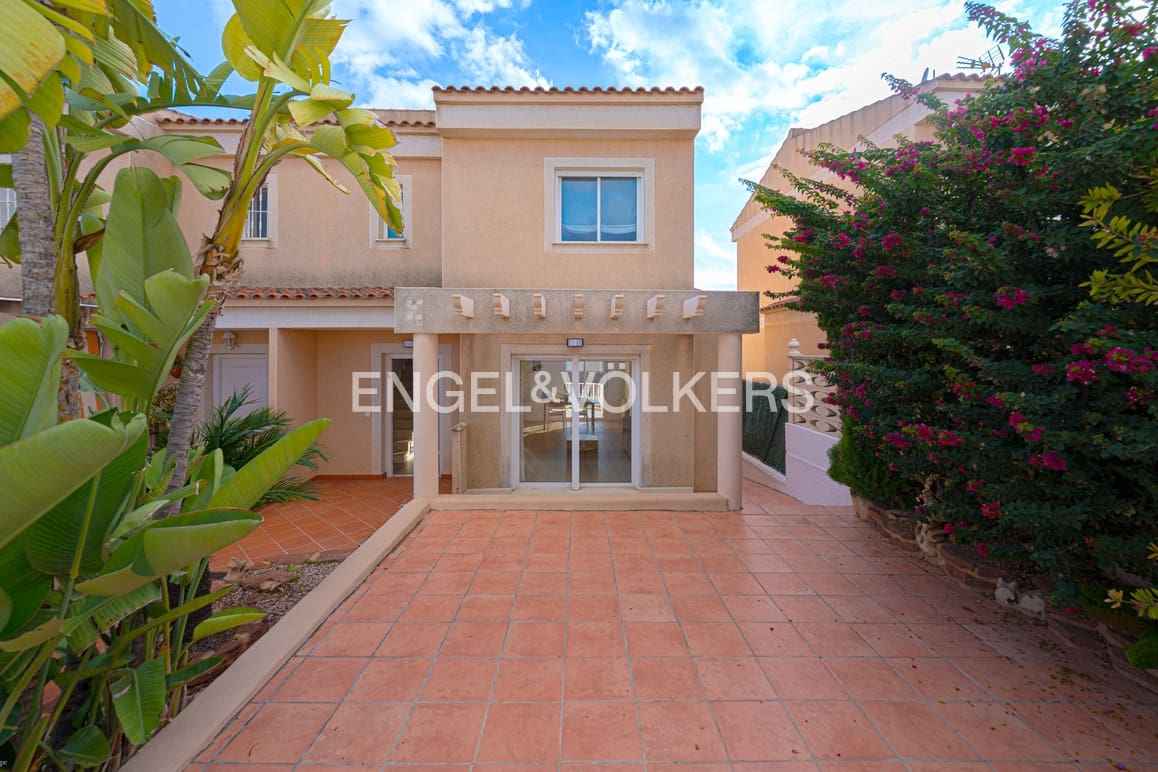 3 soverom Hus til salgs i La Nucia med svømmebasseng garasje - € 339 000 (Ref: 9368961)