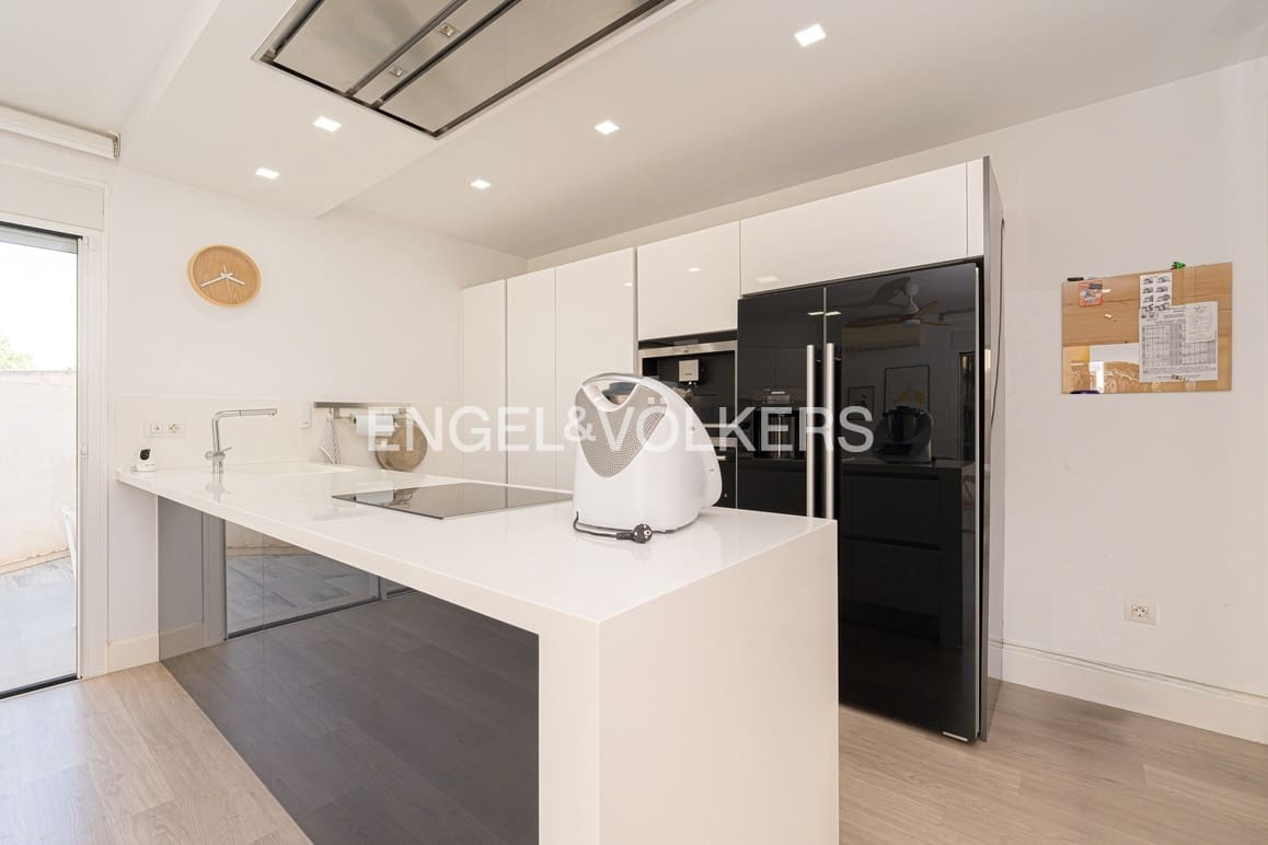 4 bedroom Villa for sale in Alfaz del Pi / L'Alfas del Pi with pool garage - € 598,000 (Ref: 9399984)