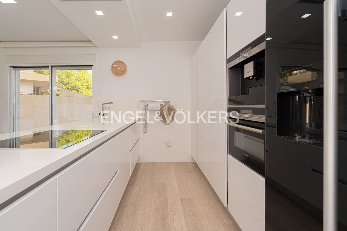 4 bedroom Villa for sale in Alfaz del Pi / L'Alfas del Pi with pool garage - € 598,000 (Ref: 9399984)