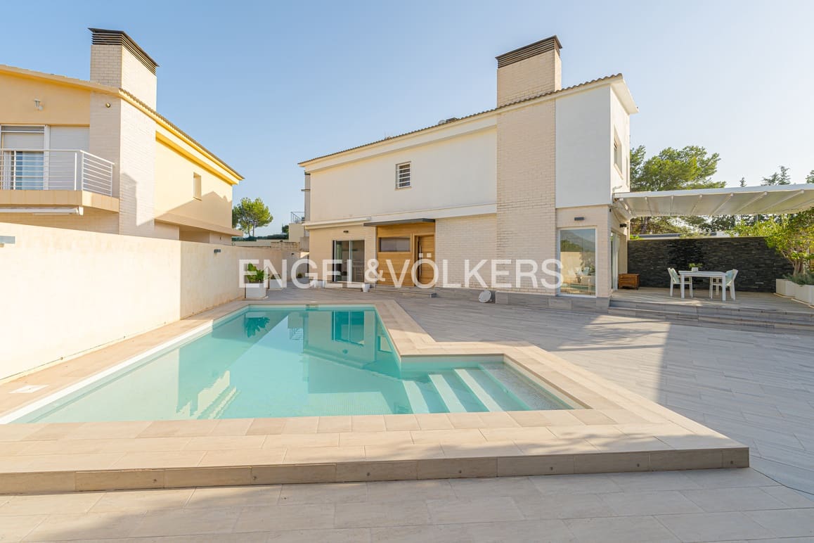 4 bedroom Villa for sale in Alfaz del Pi / L'Alfas del Pi with pool garage - € 598,000 (Ref: 9399984)