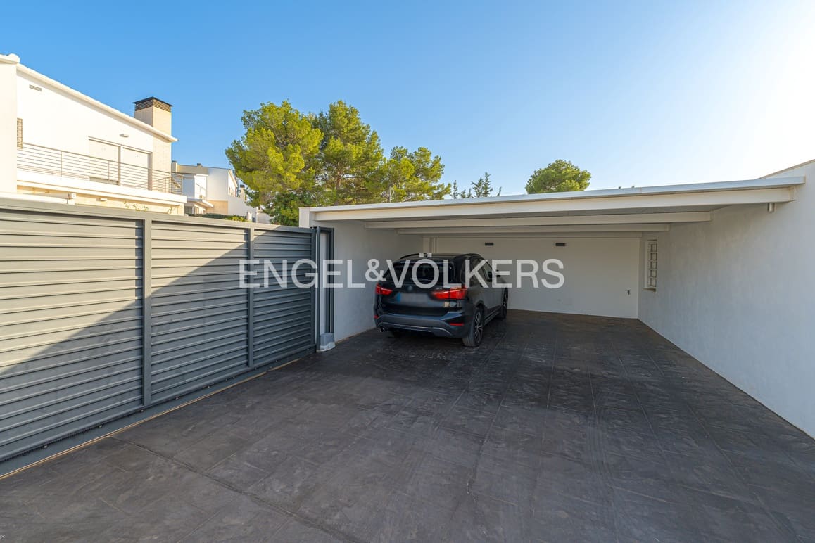 4 bedroom Villa for sale in Alfaz del Pi / L'Alfas del Pi with pool garage - € 598,000 (Ref: 9399984)