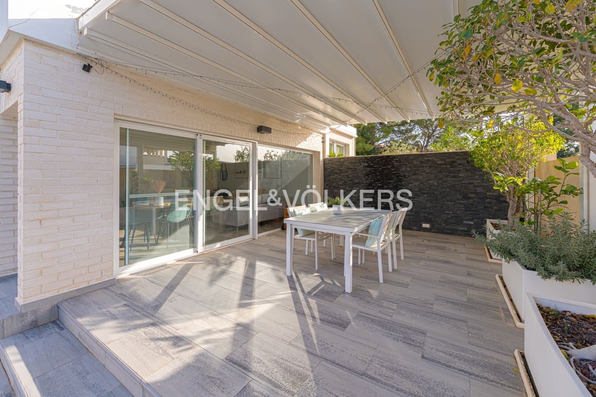 4 bedroom Villa for sale in Alfaz del Pi / L'Alfas del Pi with pool garage - € 598,000 (Ref: 9399984)