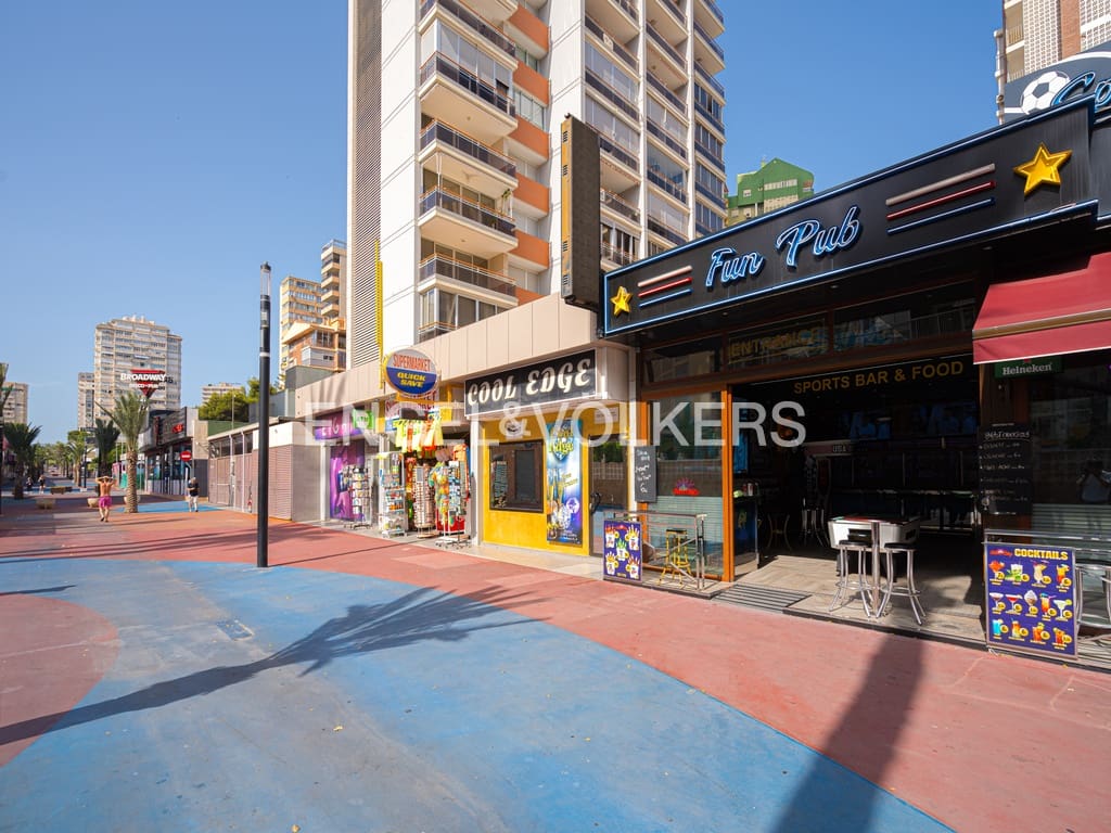 2 soveværelse Lejlighed til leje i Benidorm med swimmingpool garage - € 1.300 (Ref: 9401786)