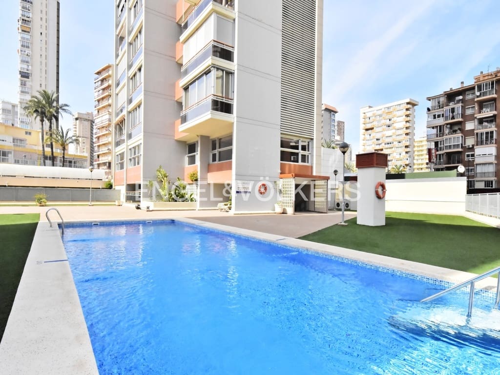 2 soveværelse Lejlighed til leje i Benidorm med swimmingpool garage - € 1.300 (Ref: 9401786)