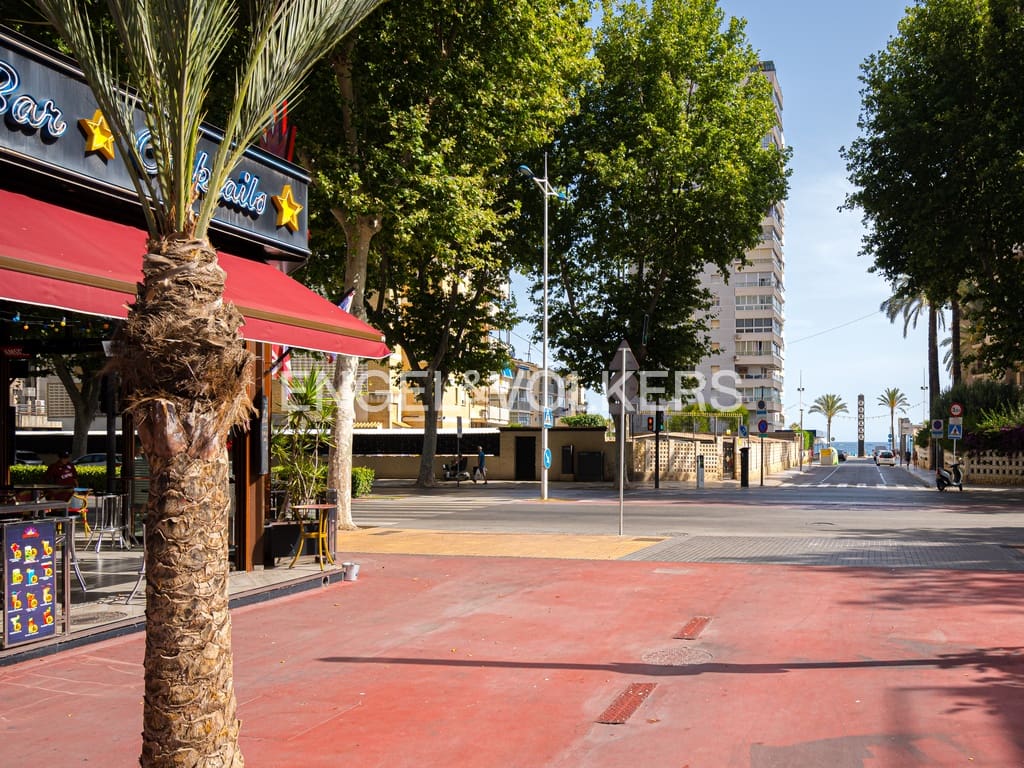 2 soveværelse Lejlighed til leje i Benidorm med swimmingpool garage - € 1.300 (Ref: 9401786)