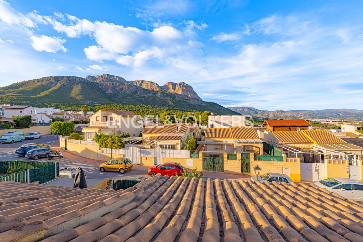 3 soveværelse Rækkehus til salg i Polop med swimmingpool garage - € 280.000 (Ref: 9401787)