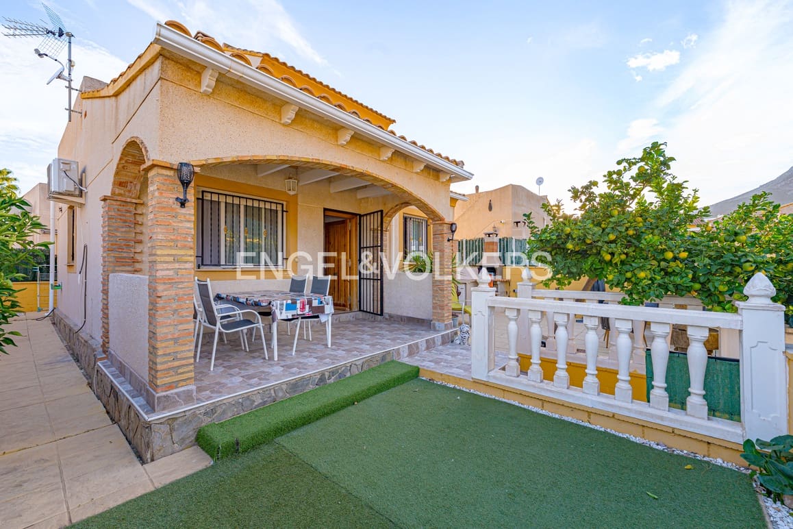 3 soveværelse Rækkehus til salg i Polop med swimmingpool garage - € 280.000 (Ref: 9401787)