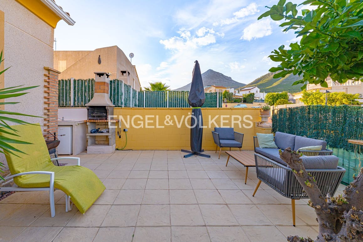 3 soveværelse Rækkehus til salg i Polop med swimmingpool garage - € 280.000 (Ref: 9401787)