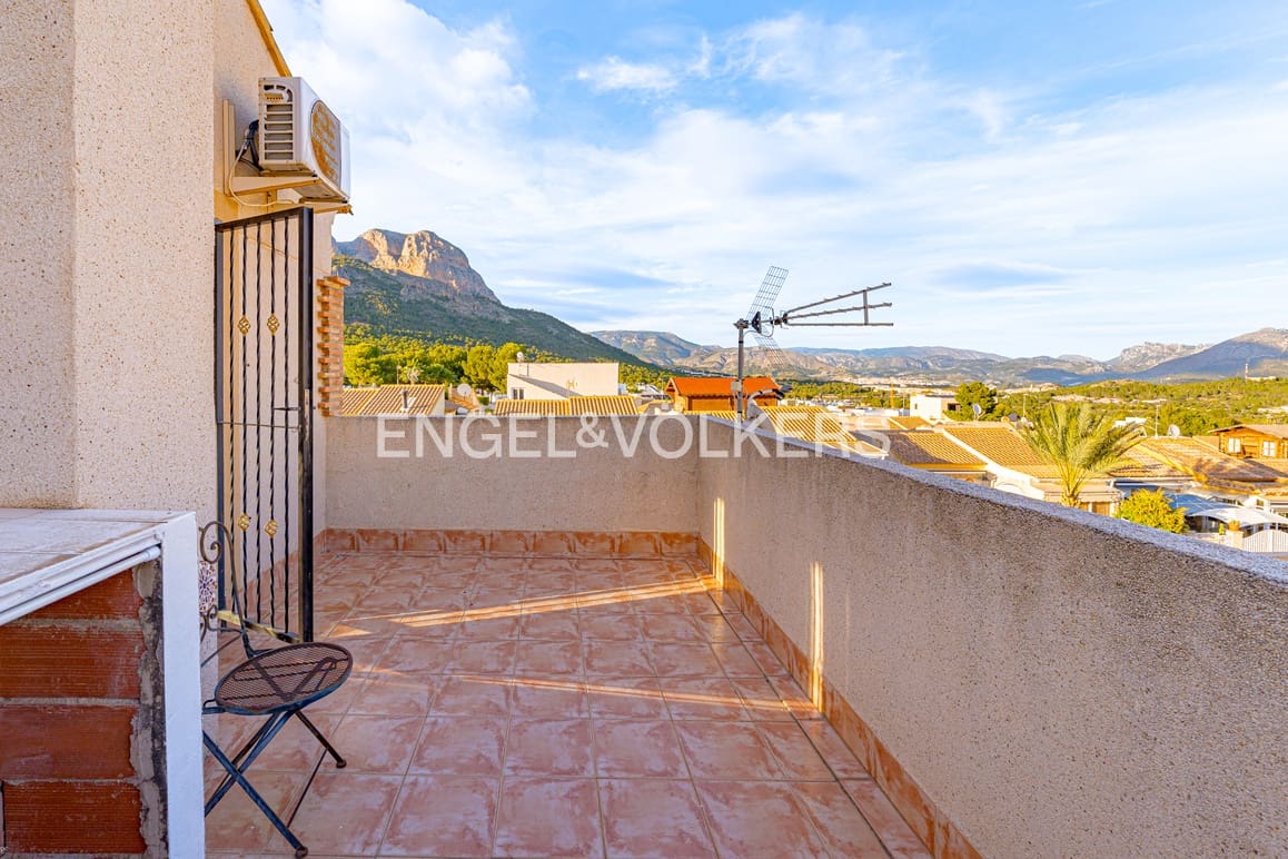 3 soveværelse Rækkehus til salg i Polop med swimmingpool garage - € 280.000 (Ref: 9401787)