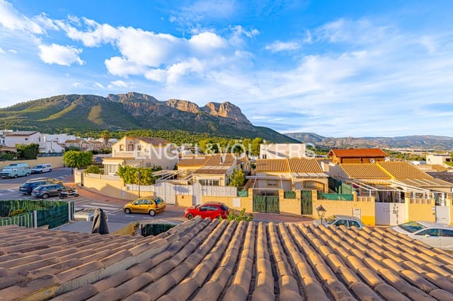 3 makuuhuone Rivitalo myytävänä paikassa Polop mukana uima-altaan 
autotalli - 280 000 € (Ref: 9401787)