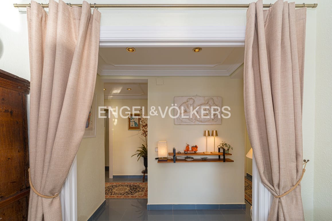 2 bedroom Apartment for sale in Benidorm - € 650,000 (Ref: 9403643)