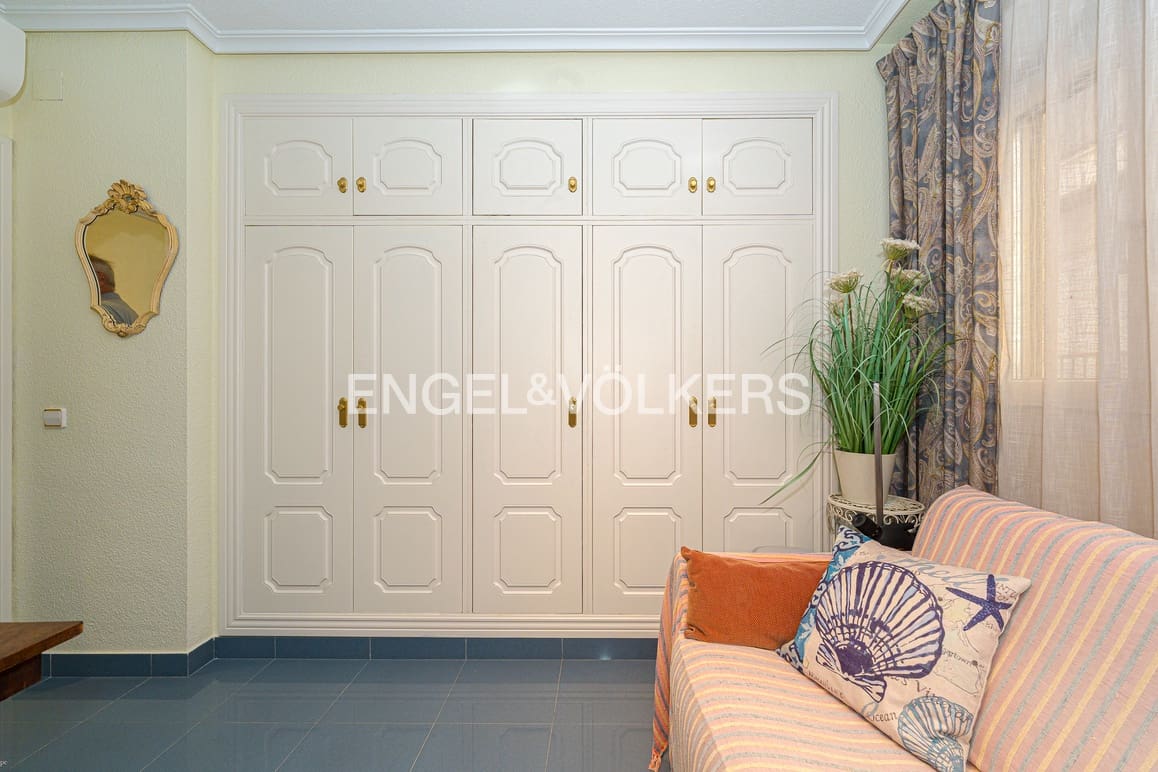 2 bedroom Apartment for sale in Benidorm - € 650,000 (Ref: 9403643)