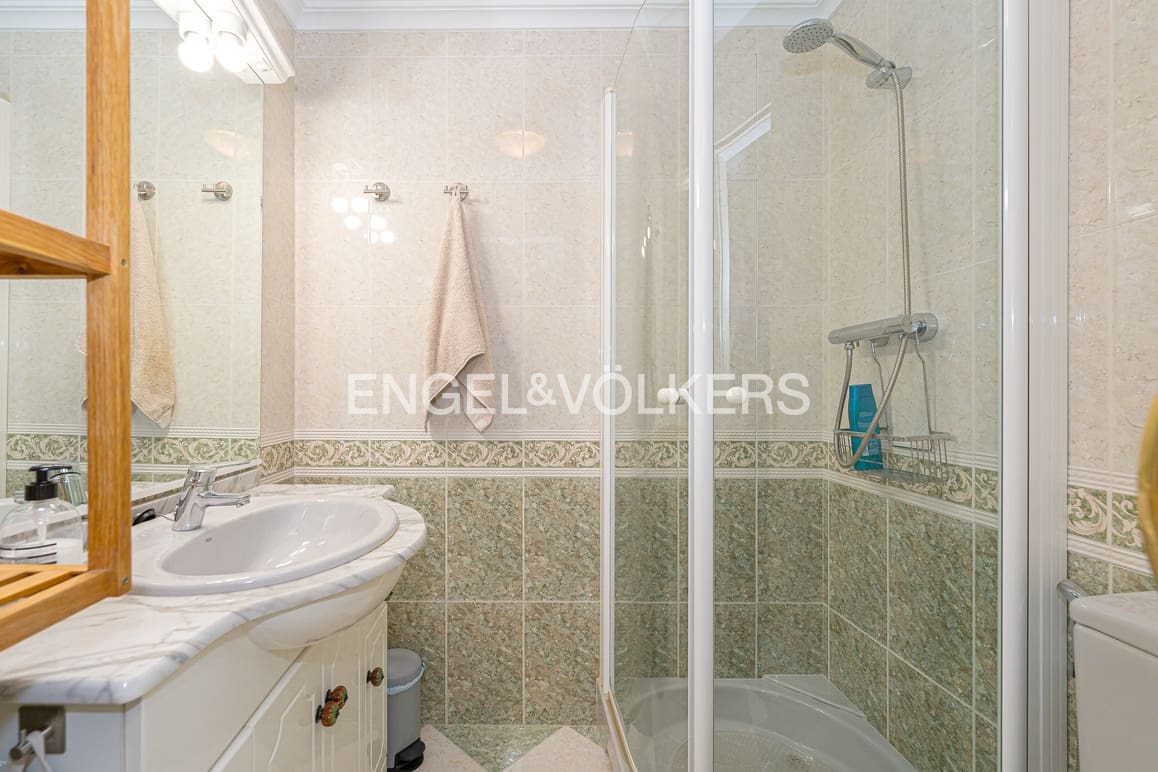 2 bedroom Apartment for sale in Benidorm - € 650,000 (Ref: 9403643)