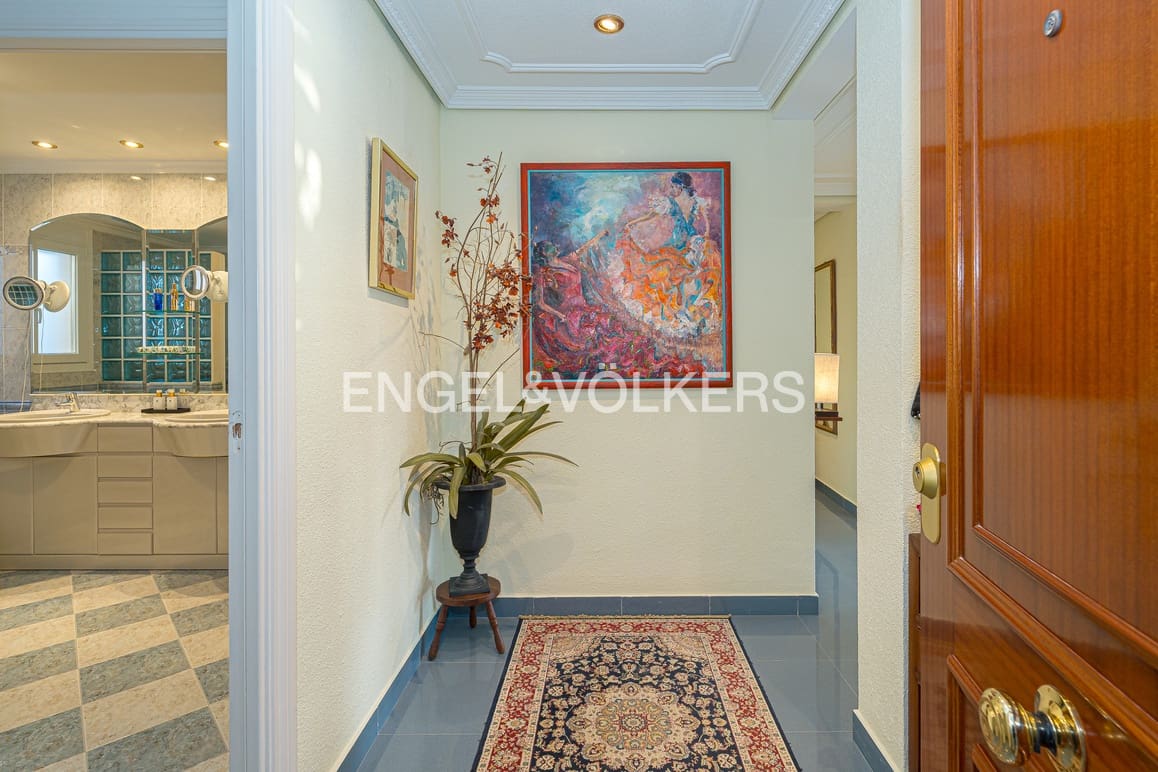 2 bedroom Apartment for sale in Benidorm - € 650,000 (Ref: 9403643)