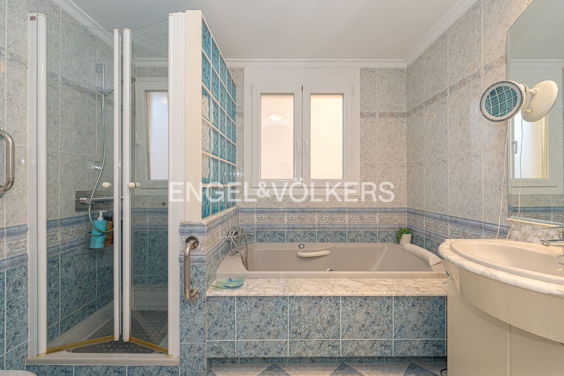 2 bedroom Apartment for sale in Benidorm - € 650,000 (Ref: 9403643)