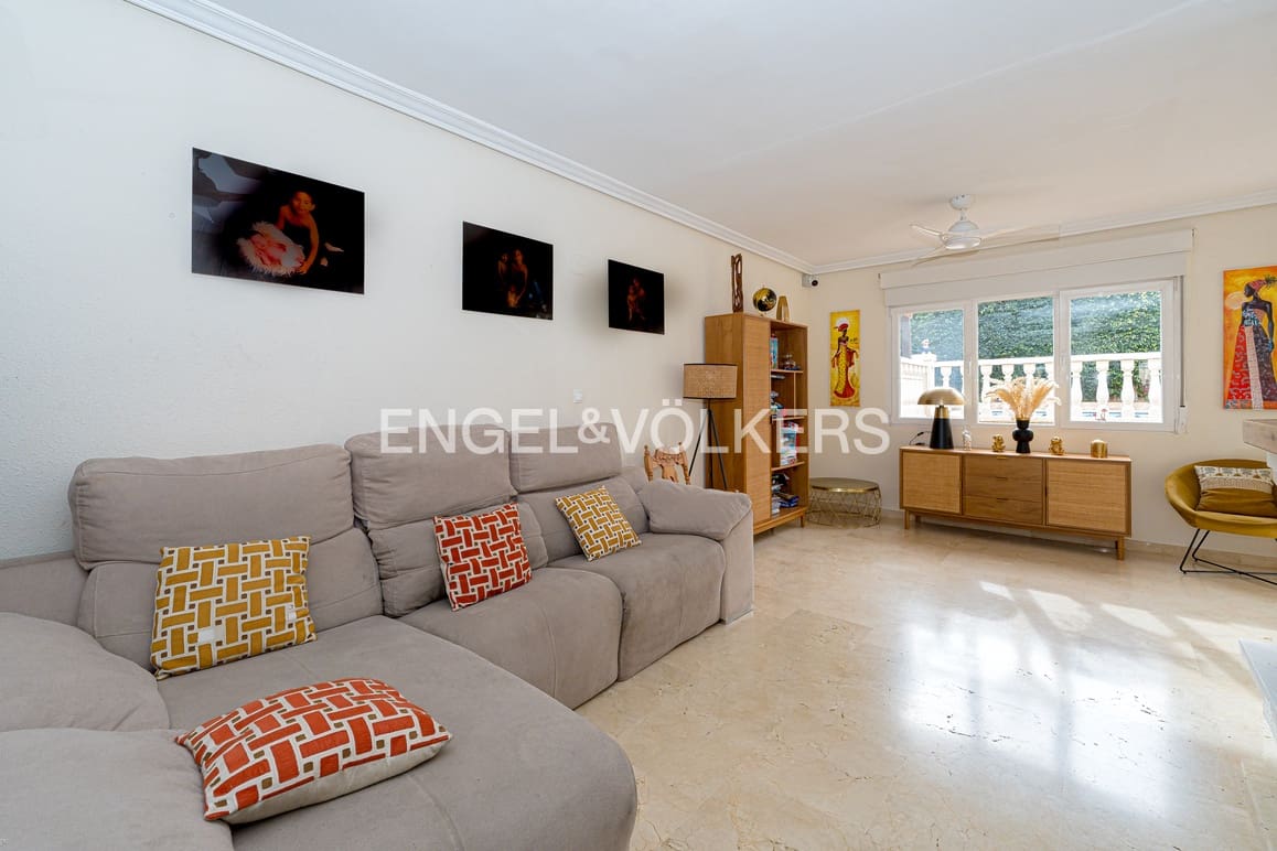 4 soverom Villa til salgs i La Nucia med svømmebasseng garasje - € 670 000 (Ref: 9404718)